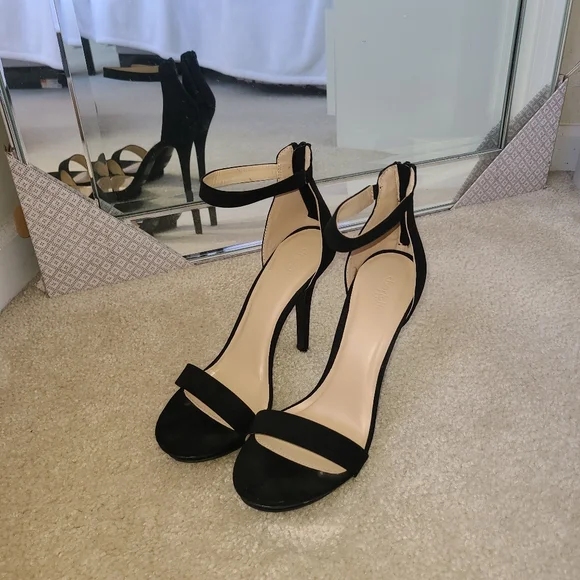 Charlotte Russe Black Strappy Heels - Picture 4 of 8